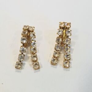 Vintage Trifari Signed Gold Tone Clip On Dangle Earrings
